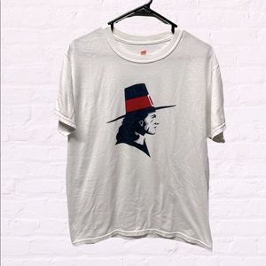 Man in English hat white short sleeve graphic shirt medium